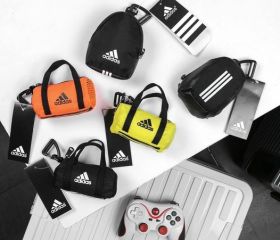moc-khoa-xe-adidas