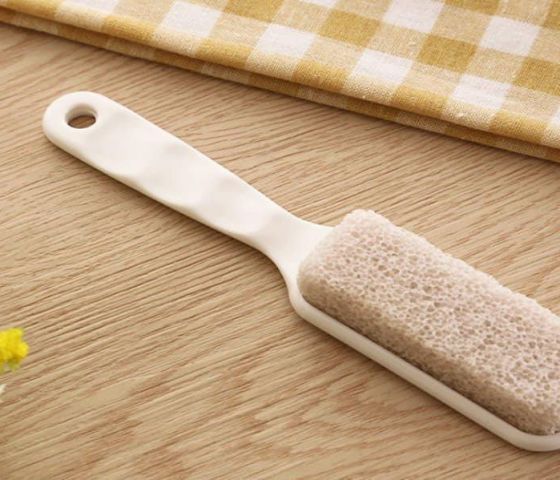 Bàn chải chà gót chân bằng đá san hô