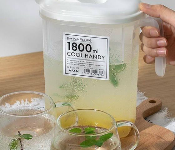 Bình đựng nước 1,8L có tay cầm Nakaya (nắp xanh, trắng)
