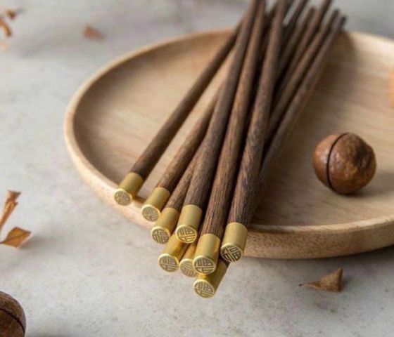 Hộp 10 đôi đũa gỗ cánh gà bọc đồng cao cấp