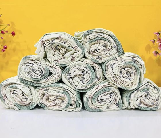 Set 12 chiếc khăn ăn, khăn lau kháng khuẩn size 28 x 38 cm.